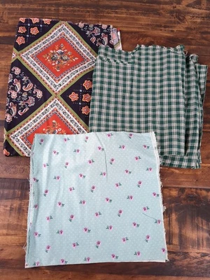 Lot of Fabric Floral and Plaid 13oz - Image 1 of 4