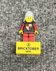 Lego Retro Knight Magnet Bricktober 2011 Minifigure - Picture 1 of 2