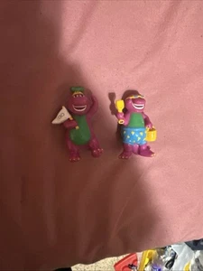 Vintage Barney PVC 2,5" Mini Figur Menge 2 Kuchen Topper 1992-93 - Bild 1 von 2