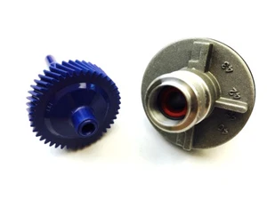 700R4 Transmission Speedometer Gear Housing & 43 Tooth Driven Gear - Picture 1 of 2