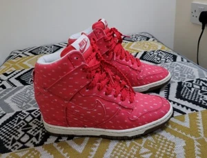 Nike Dunk Sky High Hi Wedge Damen-Turnschuhe Größe 4 EU 37,5 rot & weiß bedruckt - Bild 1 von 18