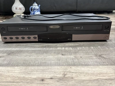 Reproductor de VCR Go Video VHS 2 Deck probado, enciende el uso para piezas Foto 1 de 2