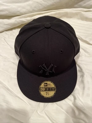 New Era New York Yankees 59Fifty All Black - US 7 3/8 - Image 1 of 4