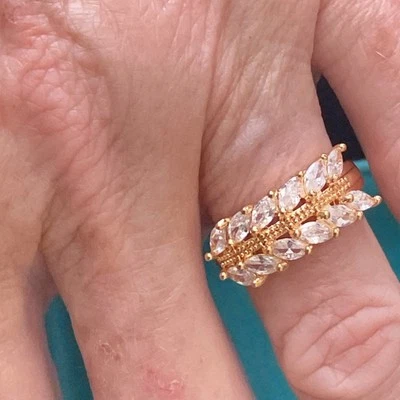 Lindo anel feminino folheado a ouro amarelo corte marquesa transparente CZ banda de destaque tamanho 7,75 - Imagem 1 de 4