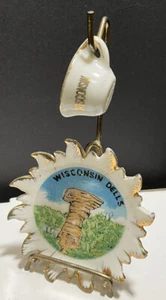 Vintage WISCONSIN DELLS Miniatur Souvenir Teetasse & überbackene Untertasse & Ständer - Bild 1 von 9