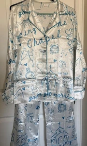 White & Blue Bridal Print PJ Set.  Silky, cozy, Really Cute.  Women size Medium - Picture 1 of 12