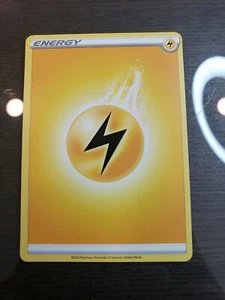 Carta Pokemon TCG 2020 Energia Base Fulmine NM - Foto 1 di 6