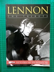 DAILY MIRROR LENNON THE TRIBUTE 9. OKTOBER 1949-8. DEZEMBER 1980 PUB TASCHENBUCH - Bild 1 von 2