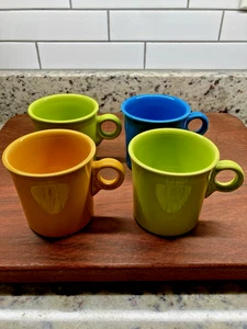 Vintage Fiesta Ware Homer Laughlin Kreis Ring Griff Stil Tassen-Set (4). - Bild 1 von 10