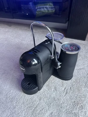 Luigi Lavazza A Modo Mio Jolie & Milk Kaffeevollautomat - SCHWARZ - Modell LM700 - Bild 1 von 4