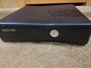 Microsoft Xbox 360 S 4GB Console Sistema di Gioco Solo Nero 1439 Testata - Foto 1 di 8