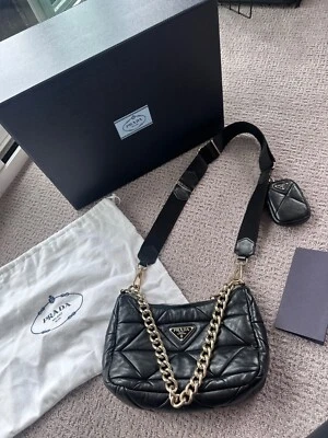 Bolso de hombro acolchado Prada System reedición en cuero napa Foto 1 de 4