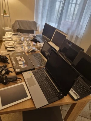 Lot 6 Pc Portables, 2 Tablettes , 24 Téléphones Hs? Non Tester - Photo 1/4