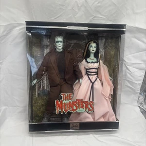 2001 Mattel THE MUNSTERS Lilly und Herman Barbie Puppe Sammlerstück Geschenkset Neu - Bild 1 von 7