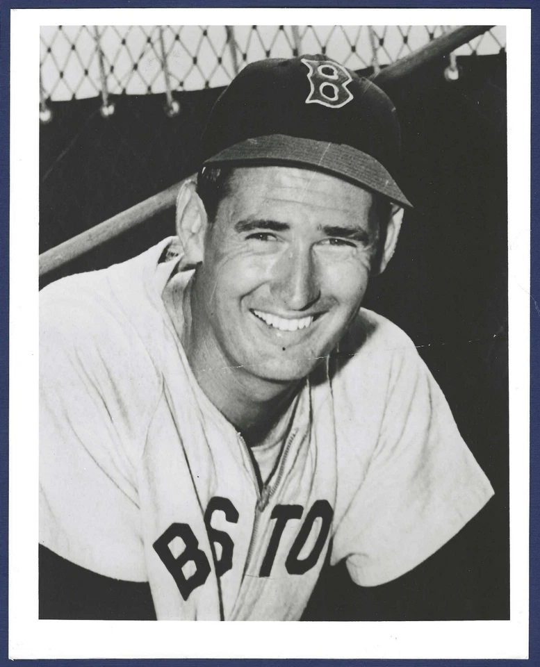 Ted Williams Boston Red Sox HOF Baseball Player 8 x 10 Photo - Image 1 of 2