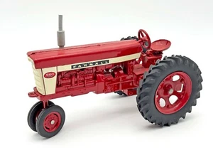1/16 Farmall 560 Eska Repaint - Picture 1 of 2
