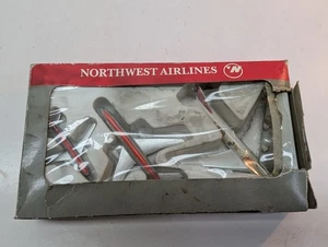 Set of 3 Northwest Airlines Airplane 1:600 Scale Aircraft 747-400 DC-10 A-320 - Picture 1 of 9