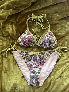 VICTORIA'S SECRET White Floral Bikini Women's size XS/M - Picture 1 of 5