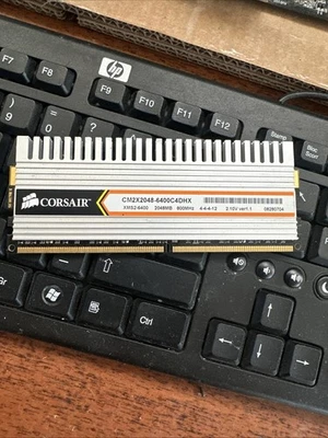 Corsair CM2X2048-6400C4DHX DDR2 Module 2GB (1x2) PC2-6400U DDR2-800 CL4 - Immagine 1 di 4