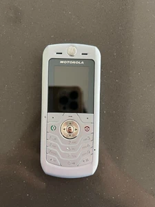 Téléphone portable Motorola SLVR L6 - État neuf - Testé - 2G - Argent - Photo 1 sur 8
