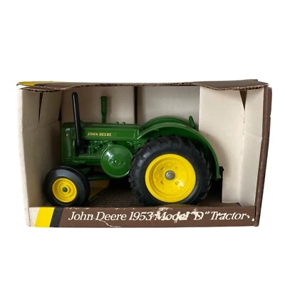 John Deere 1953 Model D Tractor Die-Cast Metal 1/16th Scale ERTL Vintage #5596 - Image 1 of 4