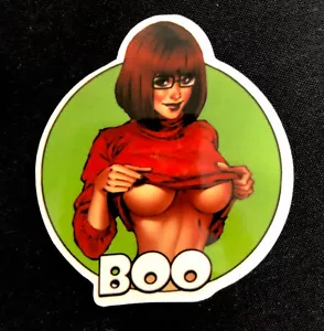 PEGATINA DE HALLOWEEN ""VELMA BOO"" 2 3/4 x 3"" SCOOBY DOO BRILLANTE Y SEXY - Imagen 1 de 2
