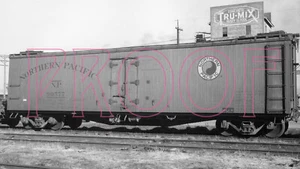 Northern Pacific (NP) Holz Kühlboxcar 90577 bei Tacoma 1955 - 8x10 - Bild 1 von 1