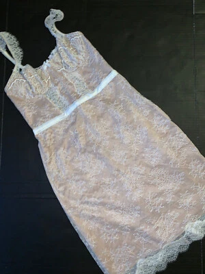NUEVO CON ETIQUETAS Victoria's Secret 32C 34A 34B S VESTIDO SIN CORDONES CORSÉ Vestido Beige BLANCO Encaje $150 Foto 1 de 4