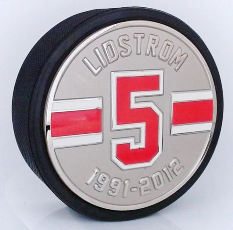 Nicklas Lidstrom Detroit Red Wings 3-D Engraved Silver Medallion Puck Cover