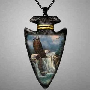 Wasserfall Adler schwebendes Bild Pfeilspitze Stil Anhänger Halskette - Bild 1 von 3