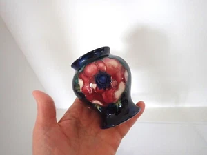 Small Vintage Moorcroft Pottery Vase Anemone Blue & Pink Signed 3 1/2" Tall - Picture 1 of 5