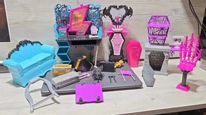 lotto mobili monster high con accessori scaffale E - Foto 1 di 4