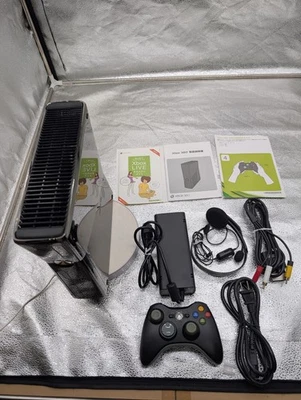 Juego de mando de consola Microsoft Xbox 360 250gb en caja Japón Exc 2010 usado Foto 1 de 4