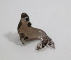 i1 niedliches SIEGEL Seelöwe grau MINIATUR GLASFIGUR kleines Mini Meerestier - Bild 1 von 9