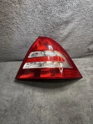Luz trasera pasajero derecho mercedes-benz clase c 230 w203 2005-2007 r5748 dw Foto 1 de 4