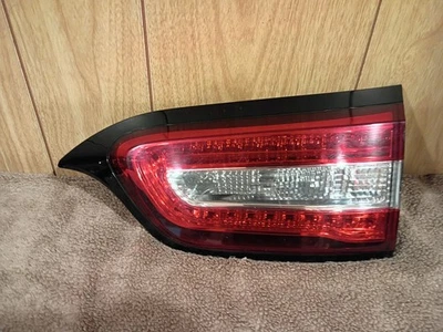 Luz trasera interior LED lado del pasajero derecho genuino bonito Jeep Cherokee 2014-2018 Foto 1 de 3