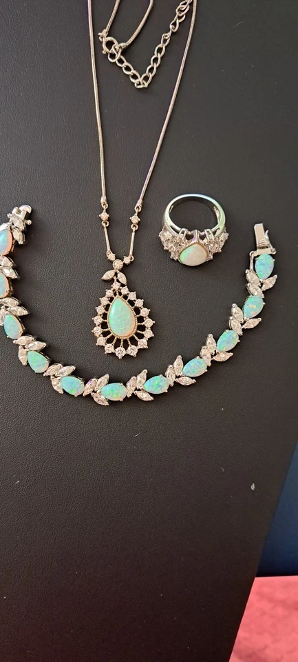 Juego de joyas de ópalo de plata de ley 925 creado en laboratorio Foto 1 de 4