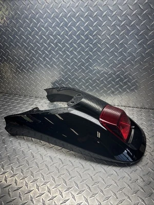 2006 Harley Davidson V Rod VRSCR para-lama traseiro e lanterna traseira preta - Imagem 1 de 4