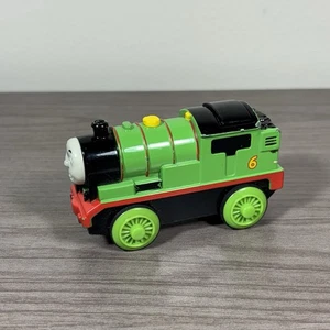 Thomas & Friends PERCY 2002 pressofuso a batteria treno motorizzato luce funzionante - Foto 1 di 6