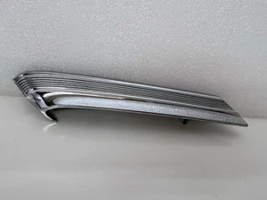 Ford Falcon 1963-1965 izquierdo pilar C moldura quater sedán OEM - Imagen 1 de 8