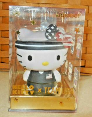 Виниловая фигурка Hello Kitty Kidrobot USA Athletics Olympics Team мини-серия - Изображение 1 из 3