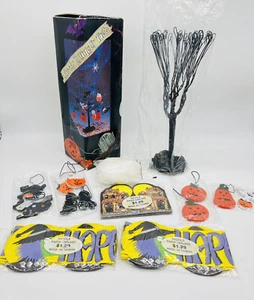Árbol espeluznante de alambre de 10" de Halloween de colección de los años 90 con adornos de madera y caja Taiwán - Imagen 1 de 6