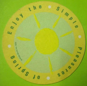 ENJOY THE SIMPLE PLEASURES OF SPRING MONTAÑA RUSA tabaco, alfombra, Philip Morris, c1999 - Imagen 1 de 2