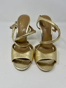 Tacones Coach metálicos dorados con tiras punta abierta | Talla 7B - Imagen 1 de 5