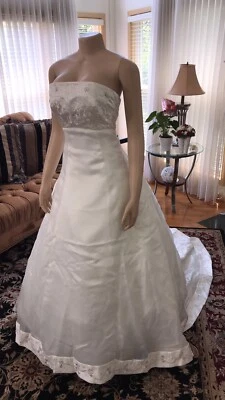 Hermoso vestido de novia Zuric for Impression talla 8 marfil Foto 1 de 4