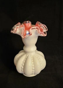 Fenton Vintage Perlenmelone rosa Pfirsich gehülltes Glas silber Wappenvase, gequetscht - Bild 1 von 16