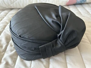 Vintage Bollman Doeskin 100% Wool Black Pillbox Hat Ribbon & Hat Pin USA - Picture 1 of 10