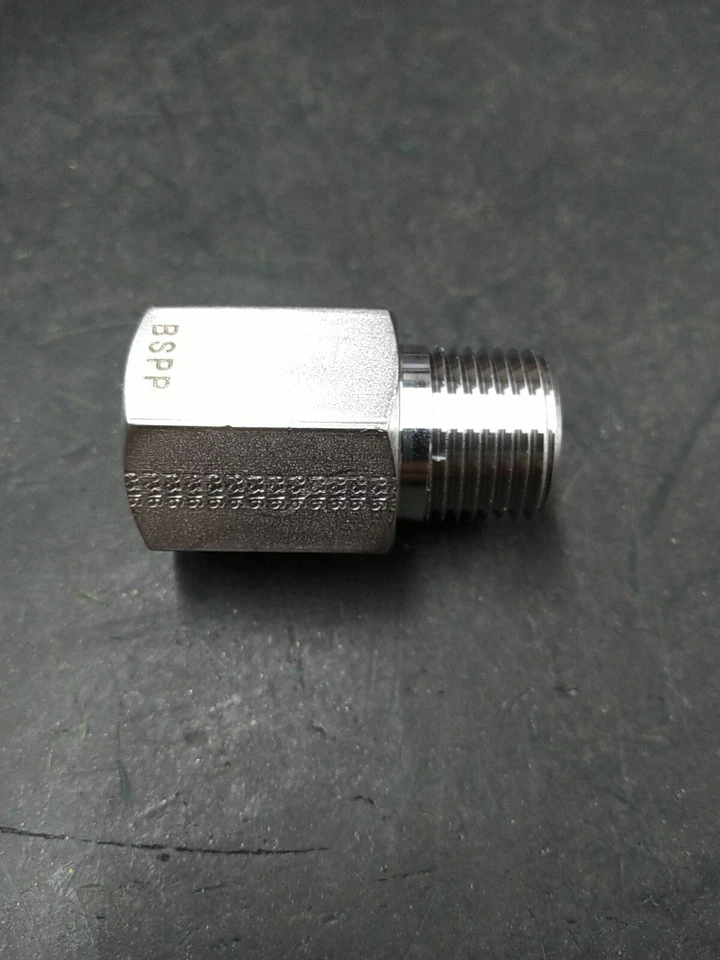 Parker 3/8X3/8FHG4S Stainless Adapter Fitting Male 3/8" NPT to Female 3/8" BSPP - Image 1 of 1