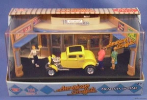 AMERICAN GRAFFITI MOVIE DIORAMA DIECAST 1:64 1932 FORD COUPE DIECAST MEL'S DINER - Picture 1 of 8