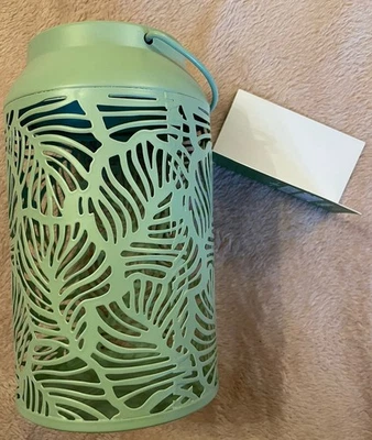 BNWT ‘PREMIER DECORATIONS LTD’ SAGE GREEN METAL SOLAR OUTDOOR LANTERN - Image 1 of 3